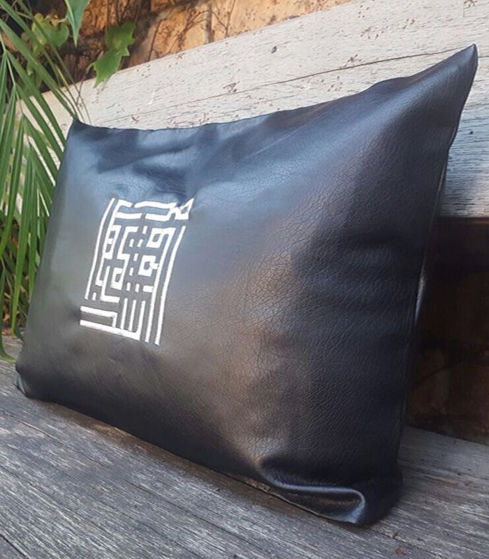 Coussin simili cuir noir brodé fil métallique by RAMZI SAIBI Coussin simili cuir noir brodé fil métallique by RAMZI SAIBI